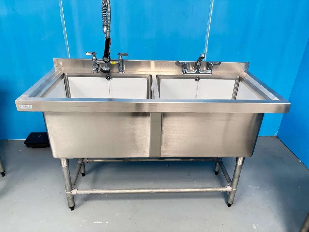 New/Unused Stainlessbenches, Sinks, Extractor hood - Image 4