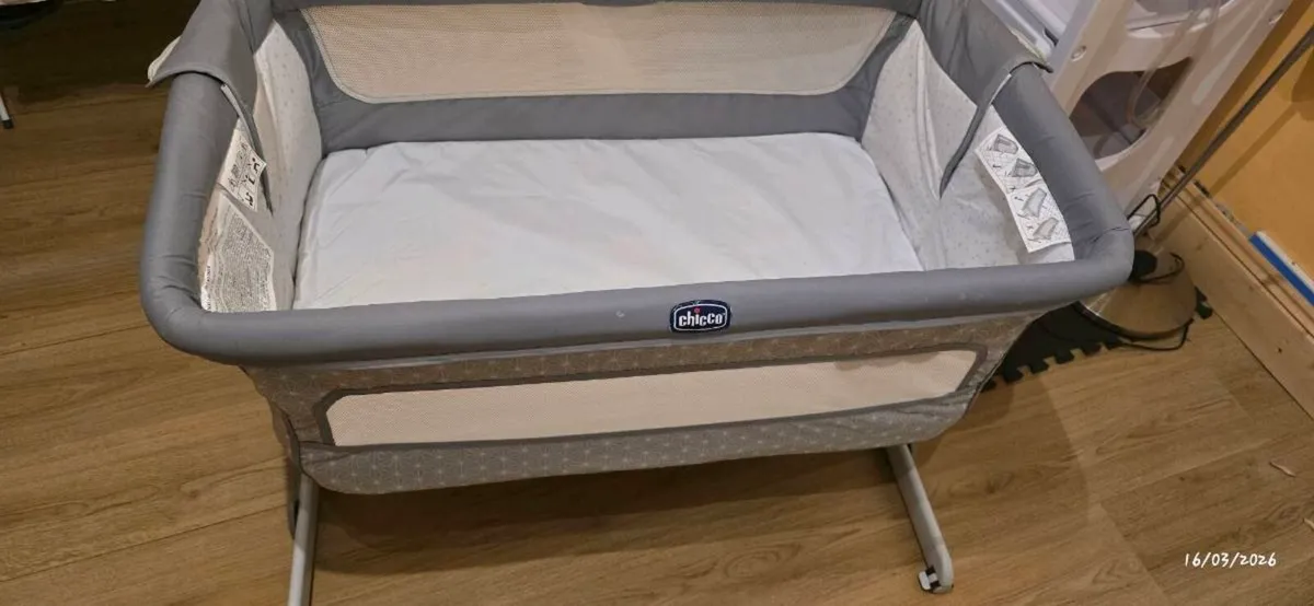 Chicco co-sleeper - Image 1