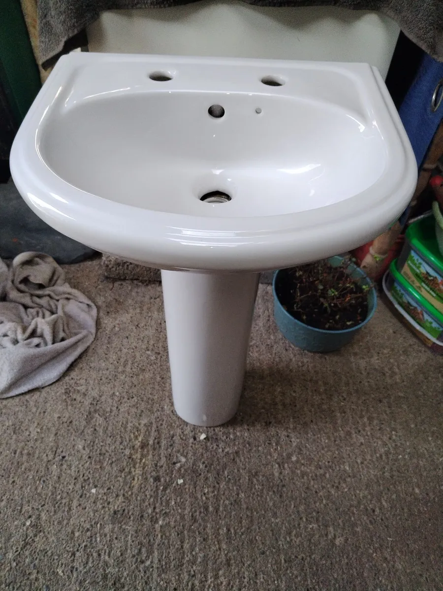 Basin and pedestal - Image 1