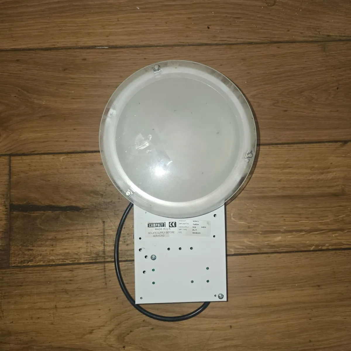 Spotlight light fixture including bulbs - Image 2