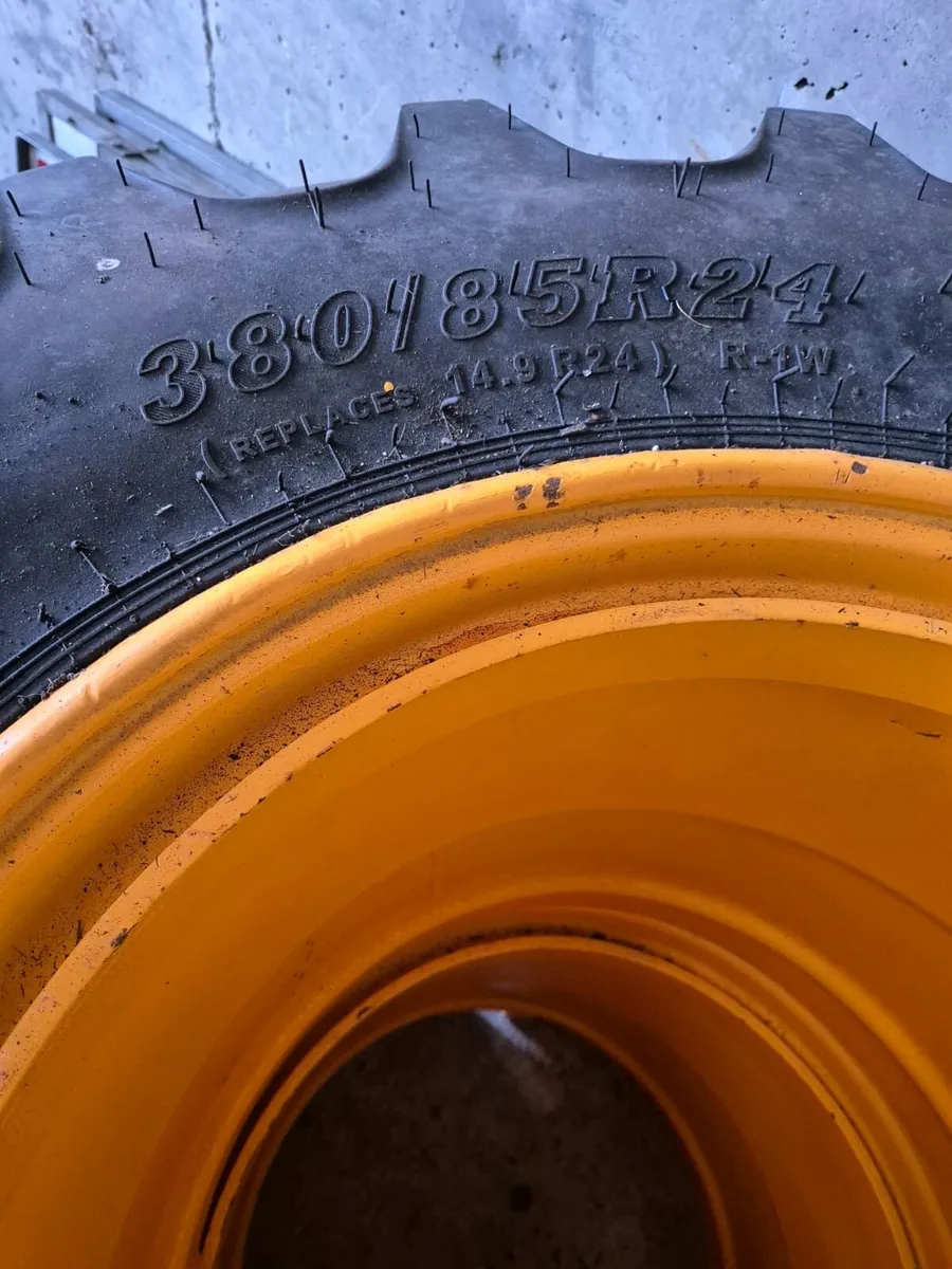 JCB Dual Wheels - Image 2