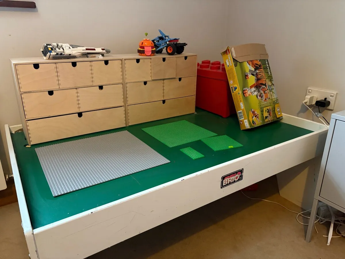 Lego table and Lego - Image 1