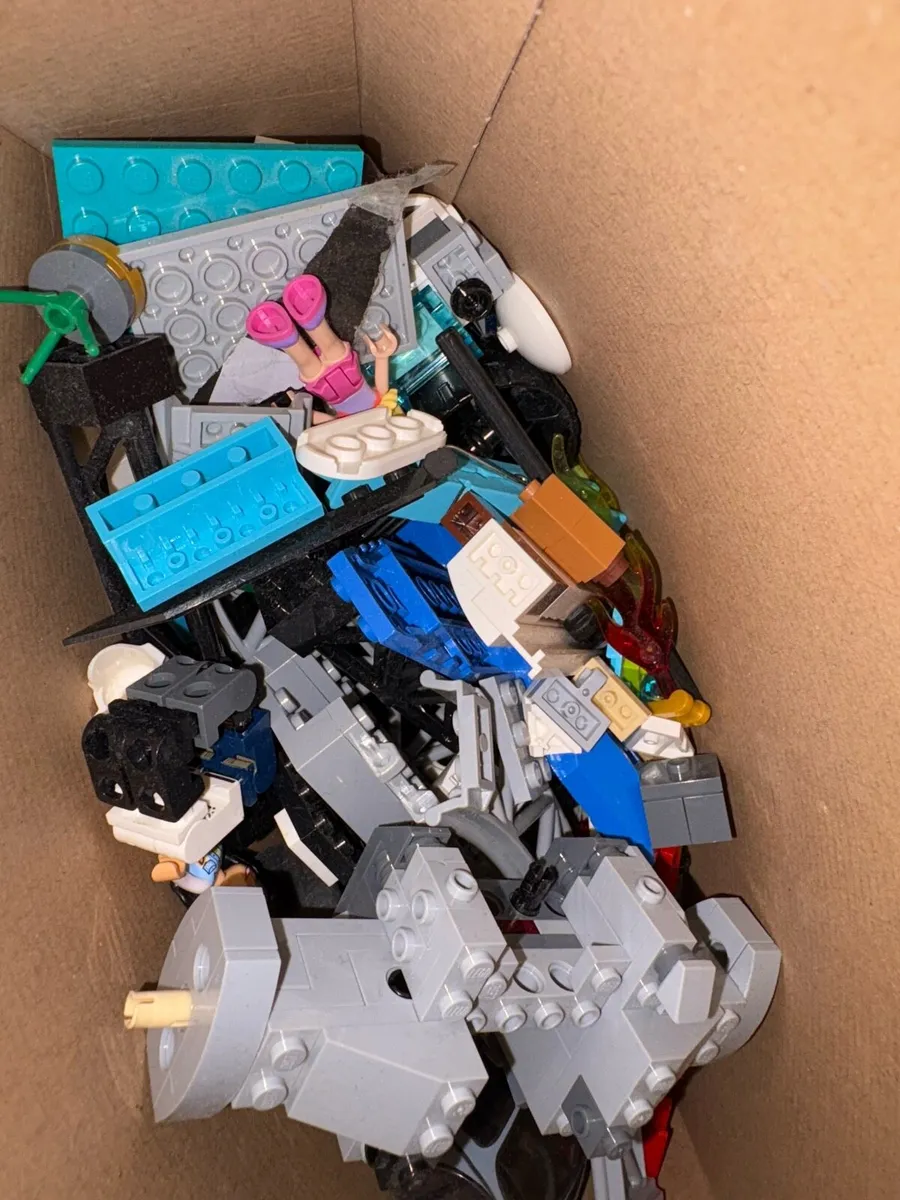 Lego table and Lego - Image 4