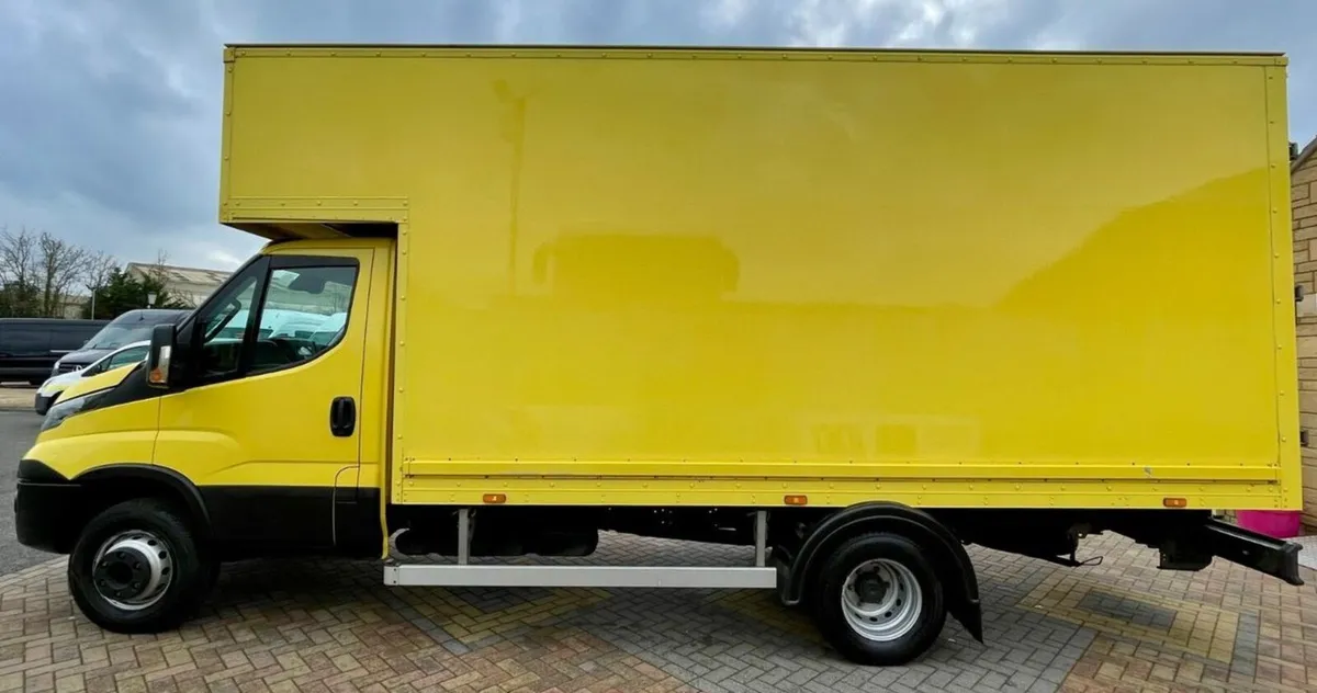 2021 Iveco Daily Luton Box Van - Image 3
