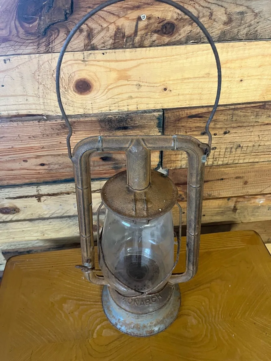 Antique lantern - Image 1
