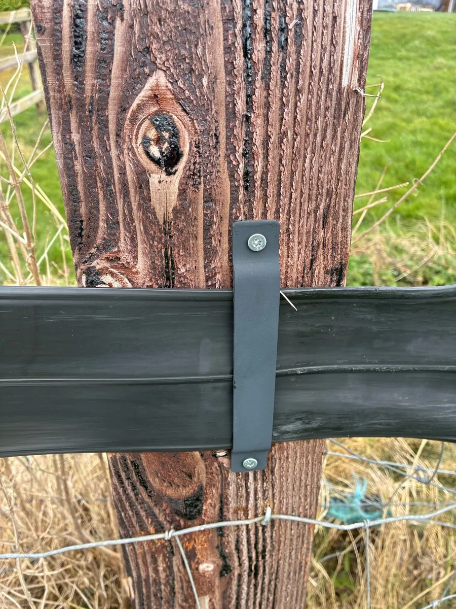 Flexible rubber rail roll for horses 140m - Image 1