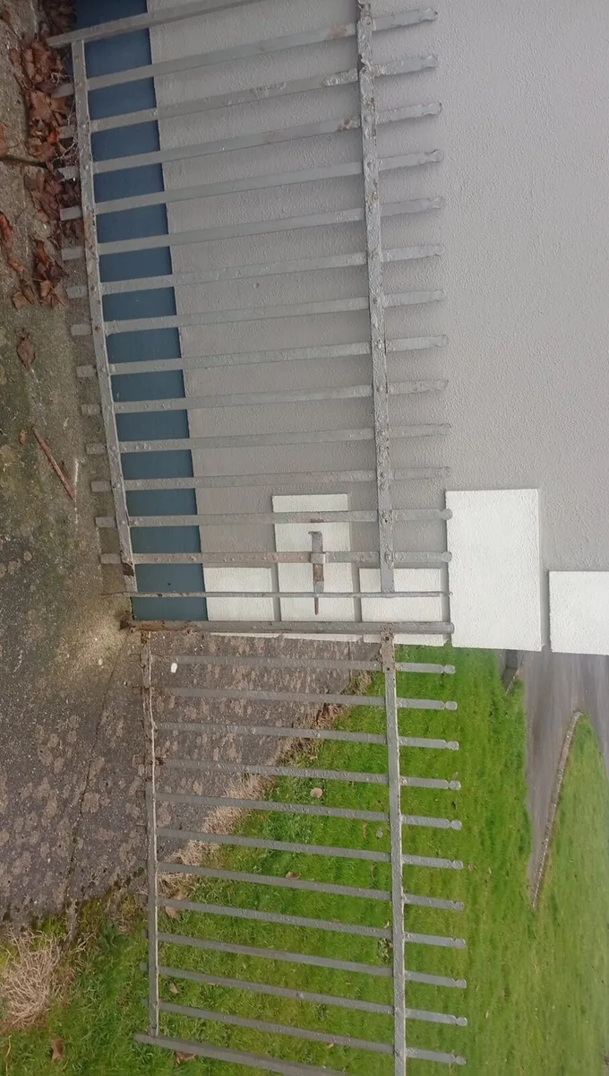 Wrought iron gates - Image 3