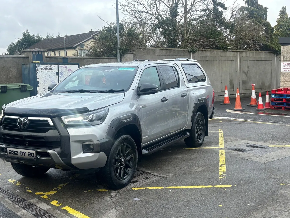 232 Toyota hilux invisible - Image 1