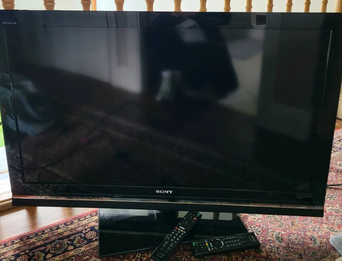 40-inch Sony Bravia Full HD TV - Image 1