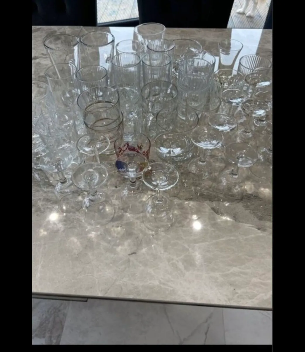 Large box of various glasses - Image 2