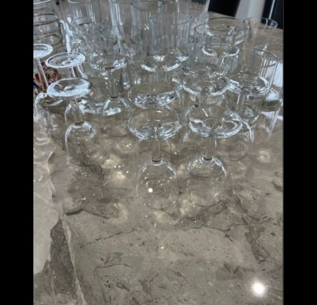 Large box of various glasses - Image 1
