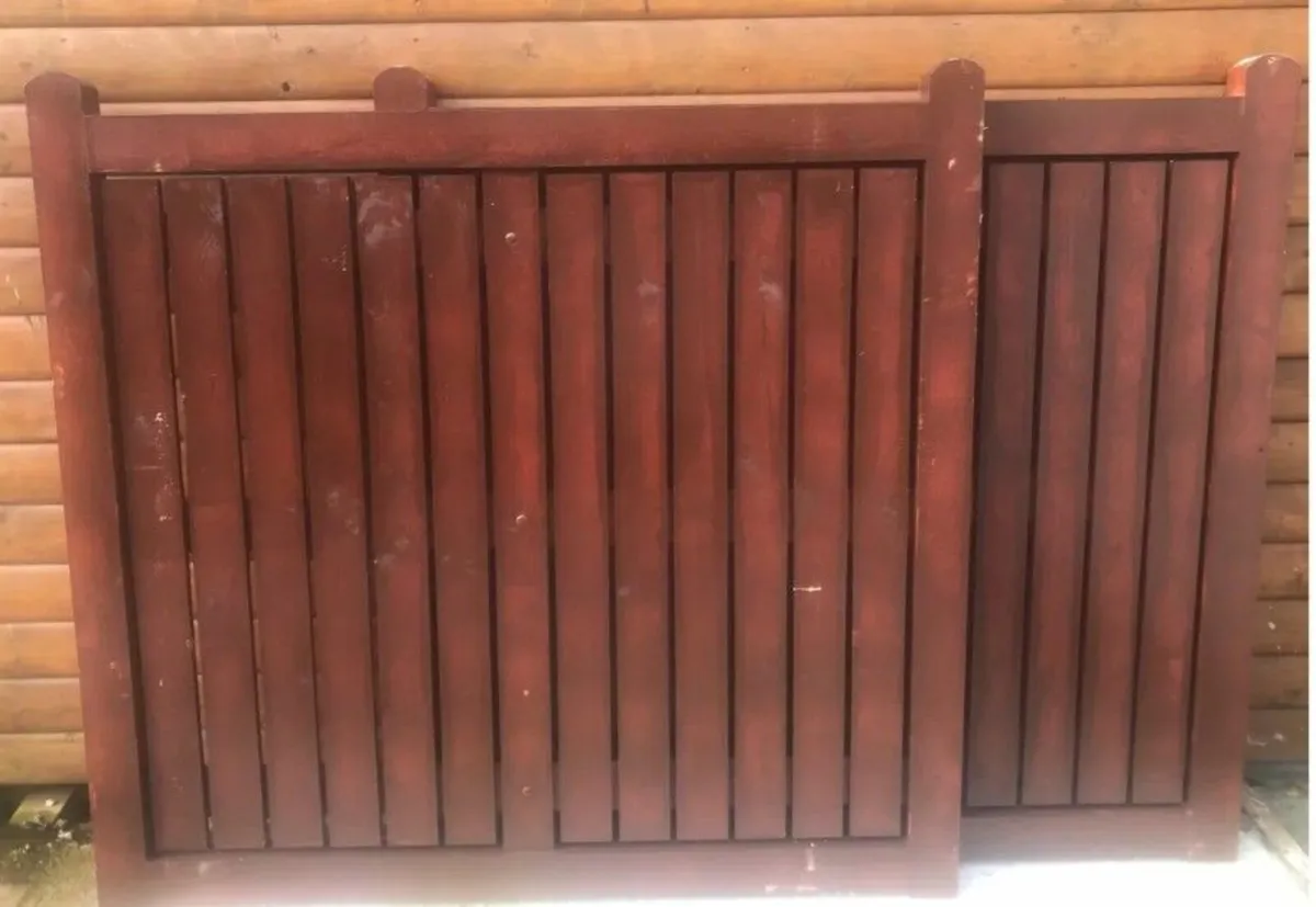 Holly Hill- Timber Entrance gate - Image 2