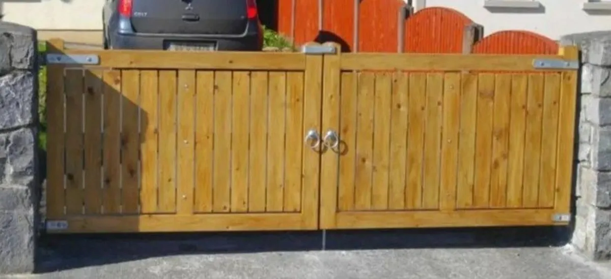 Holly Hill Entrance Gate