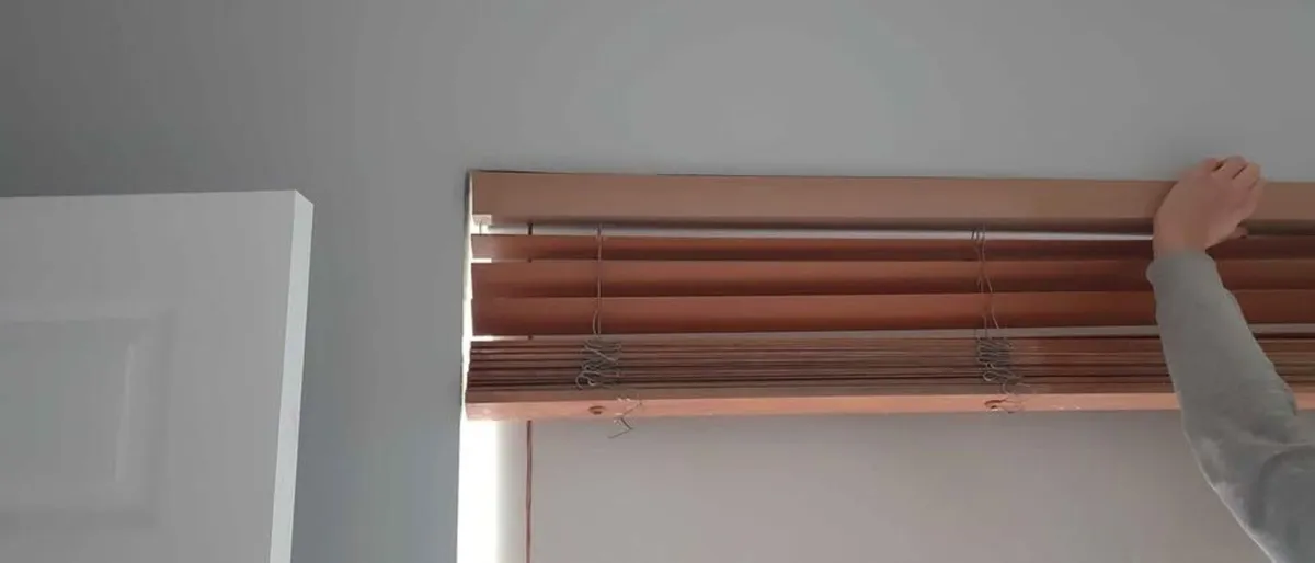 3 sets of wooden Venetian blinds - Image 2