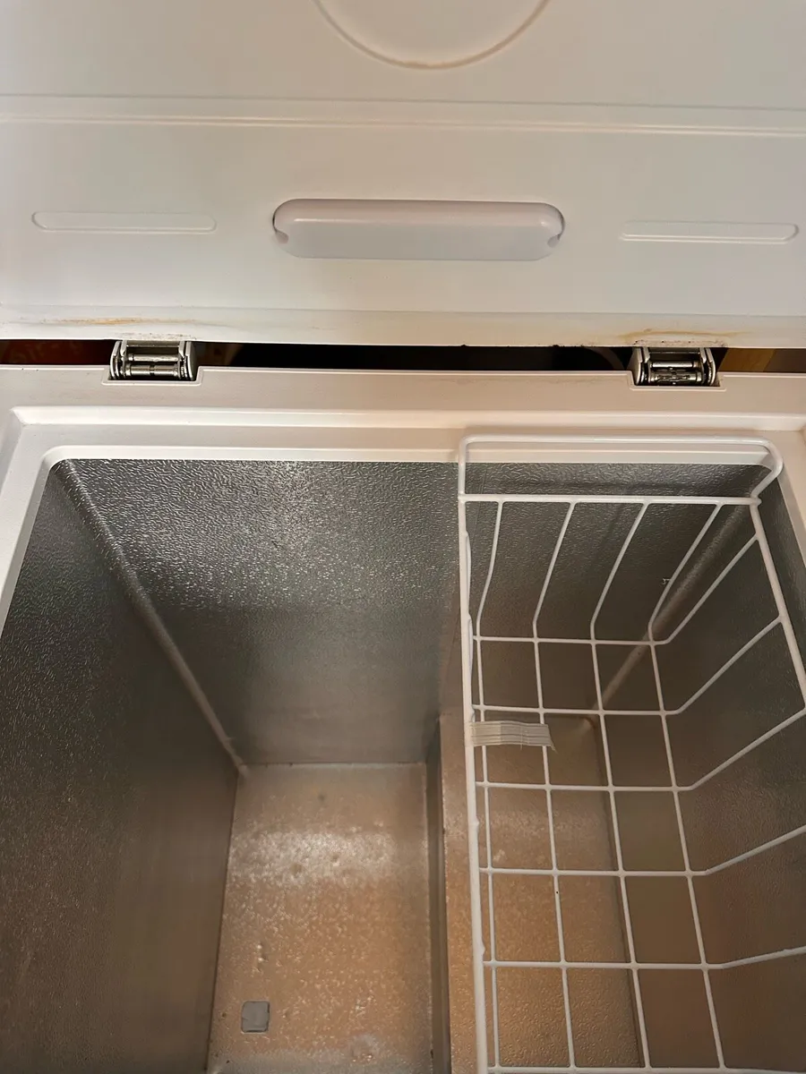 Chest Freezer – PowerPoint 99L - Image 3