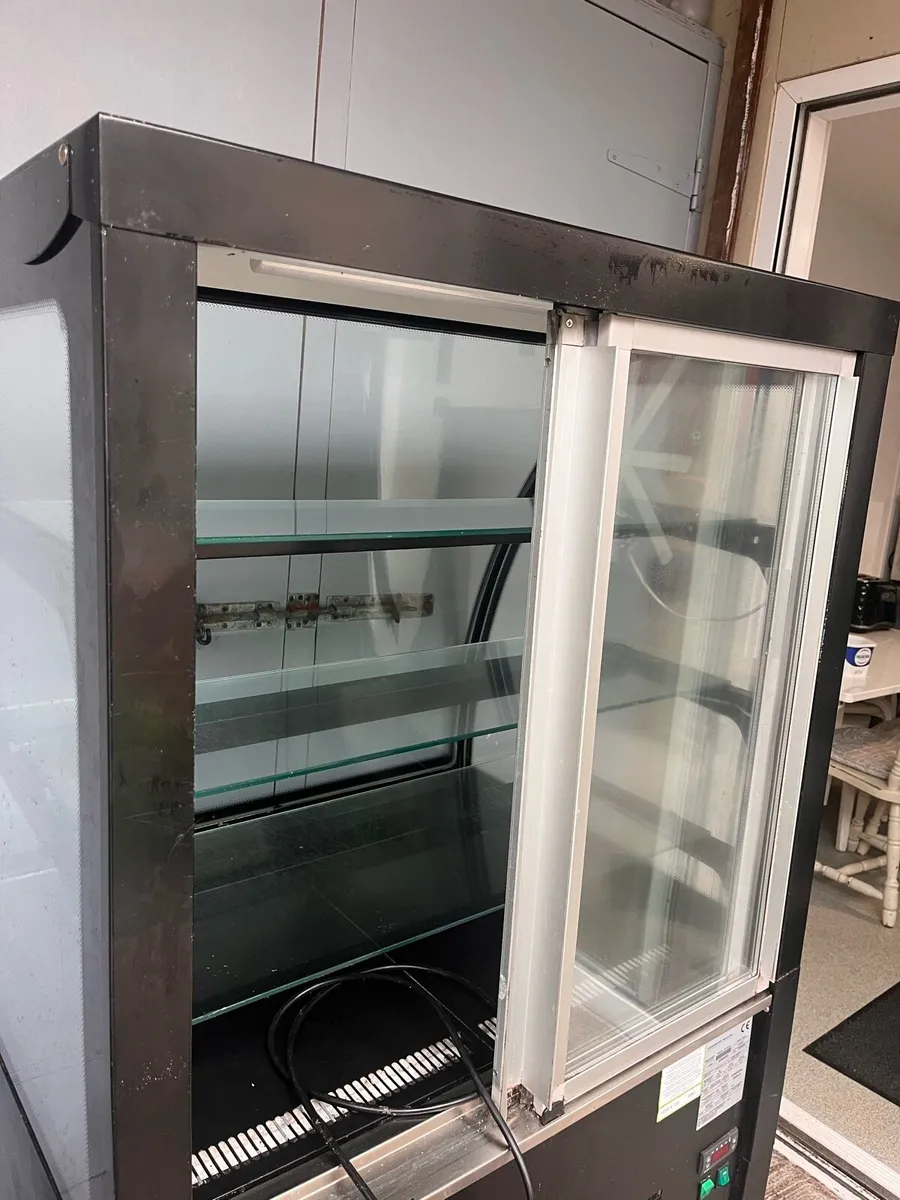 3-Tier Refrigerated Dessert Display Cabinet - Image 4