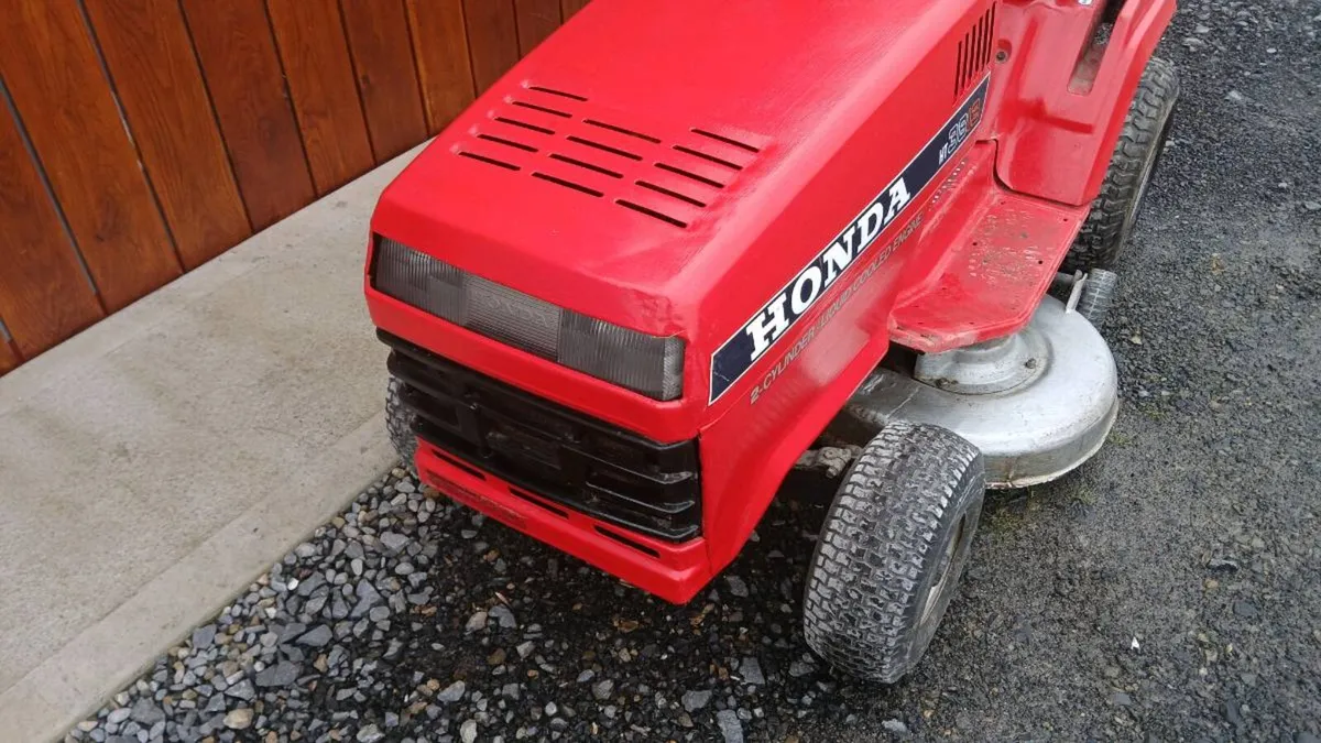 Honda ht3813 tractor lawnmower - Image 2