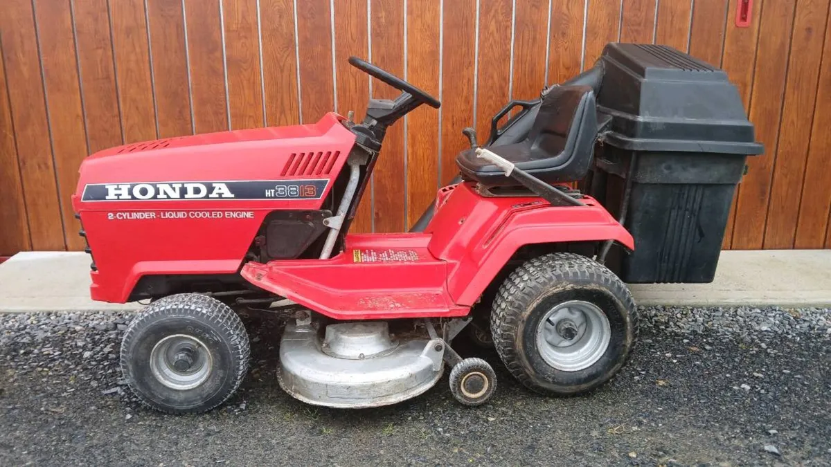 Honda ht3813 tractor lawnmower - Image 1