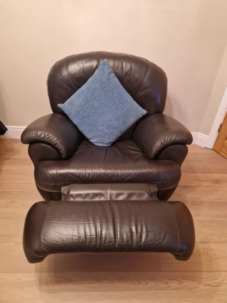 Brown Couch and 2 single w - Image 1