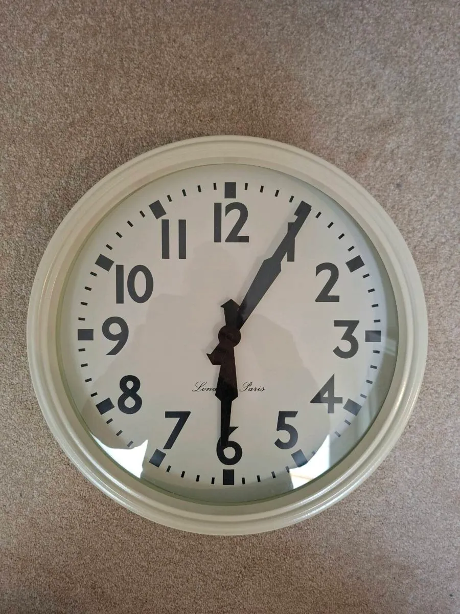 Cream Clock - Image 1
