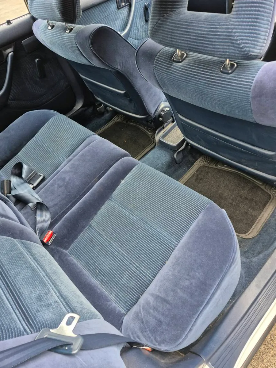 Toyota carina ll - Image 4