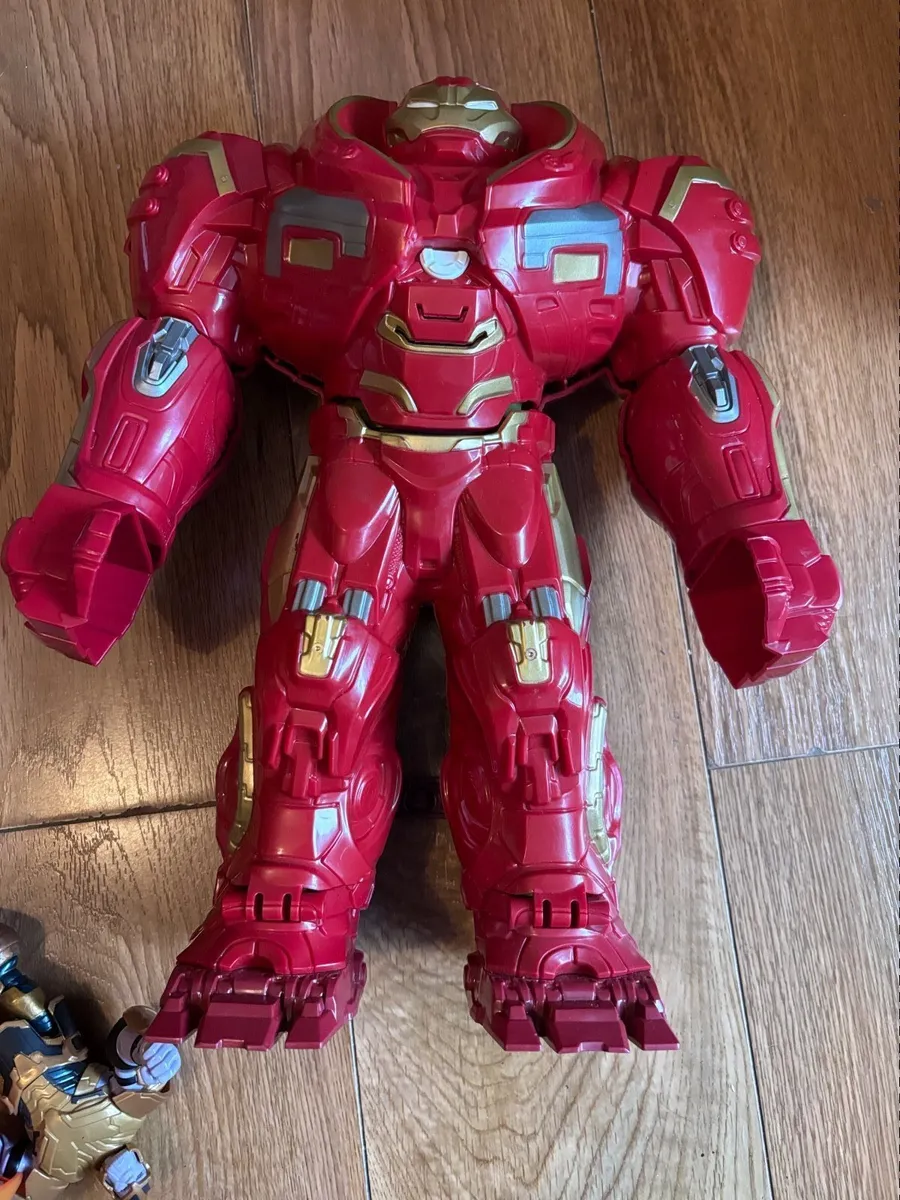 Marvel figures and masks - Image 2