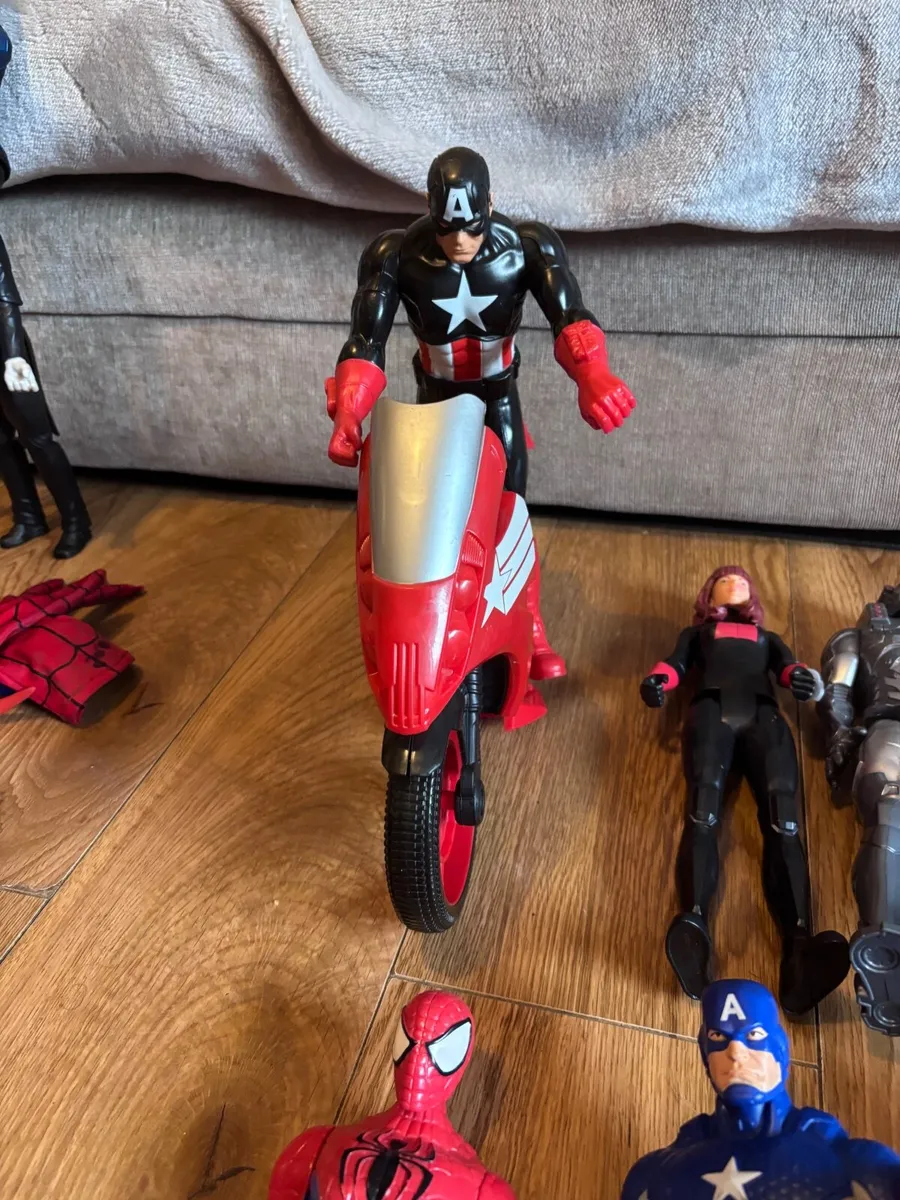 Marvel figures and masks - Image 4