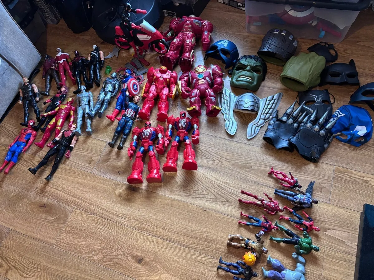 Marvel figures and masks - Image 1