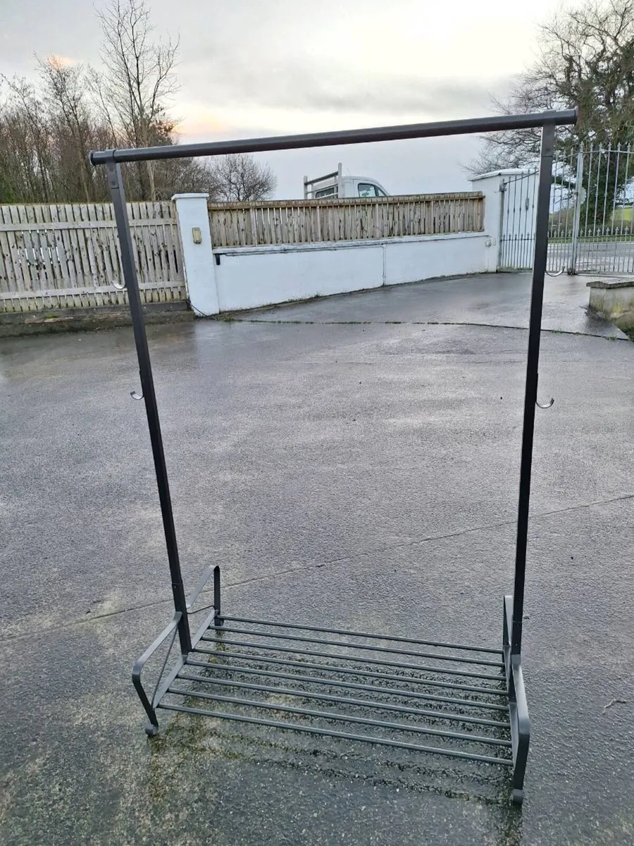 Metal clothes rack