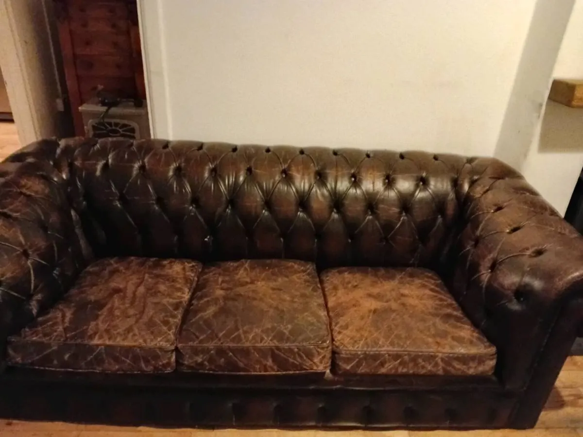 antique cigar brown deep button chesterfield - Image 3