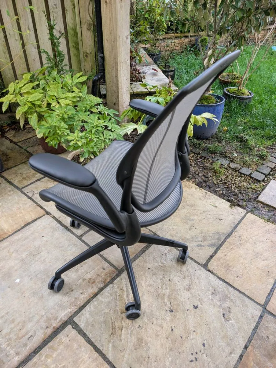 Ergonomic office chair - Image 4