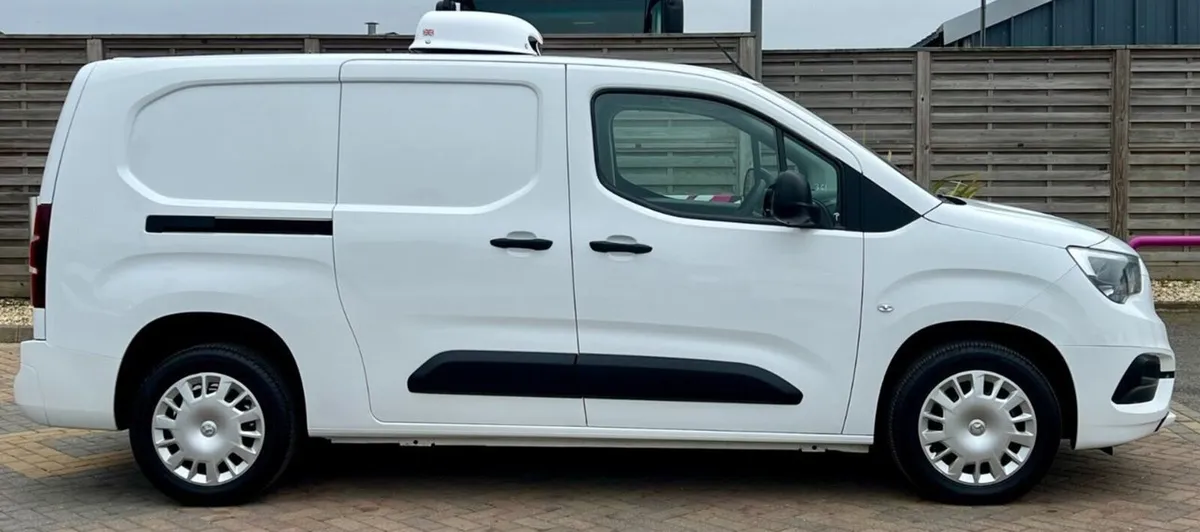 2022 Vauxhall Combo Refrigerated Van - Image 3