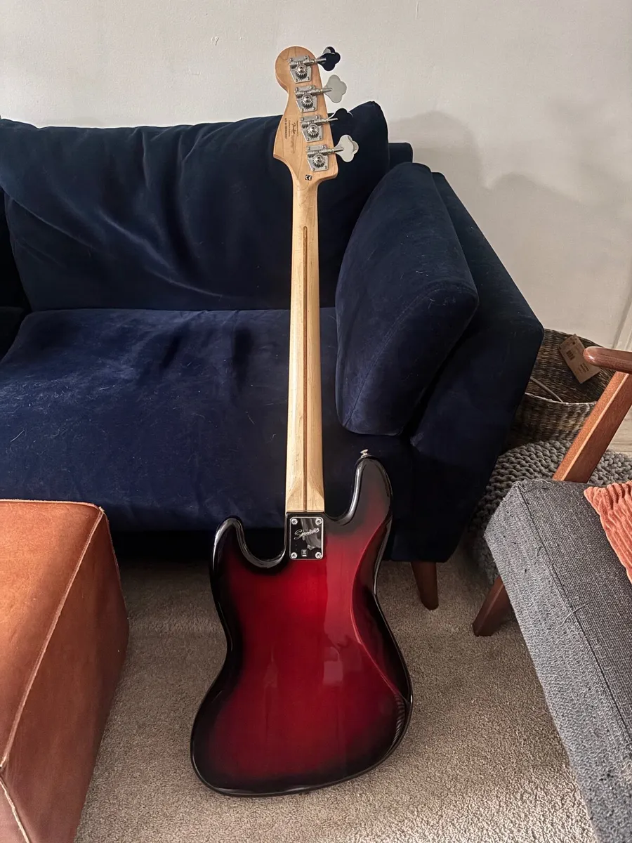 Squier Standard series Jazz Bass - Image 2