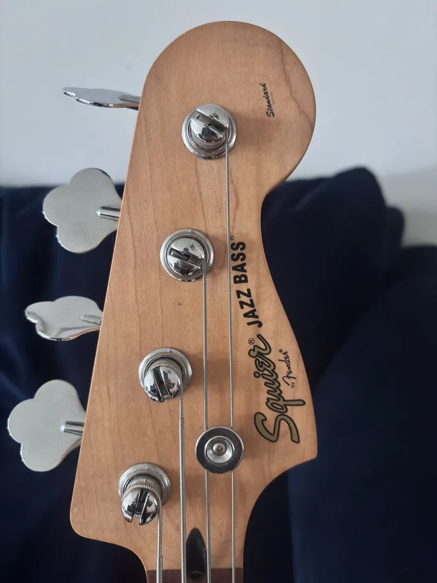 Squier Standard series Jazz Bass - Image 3