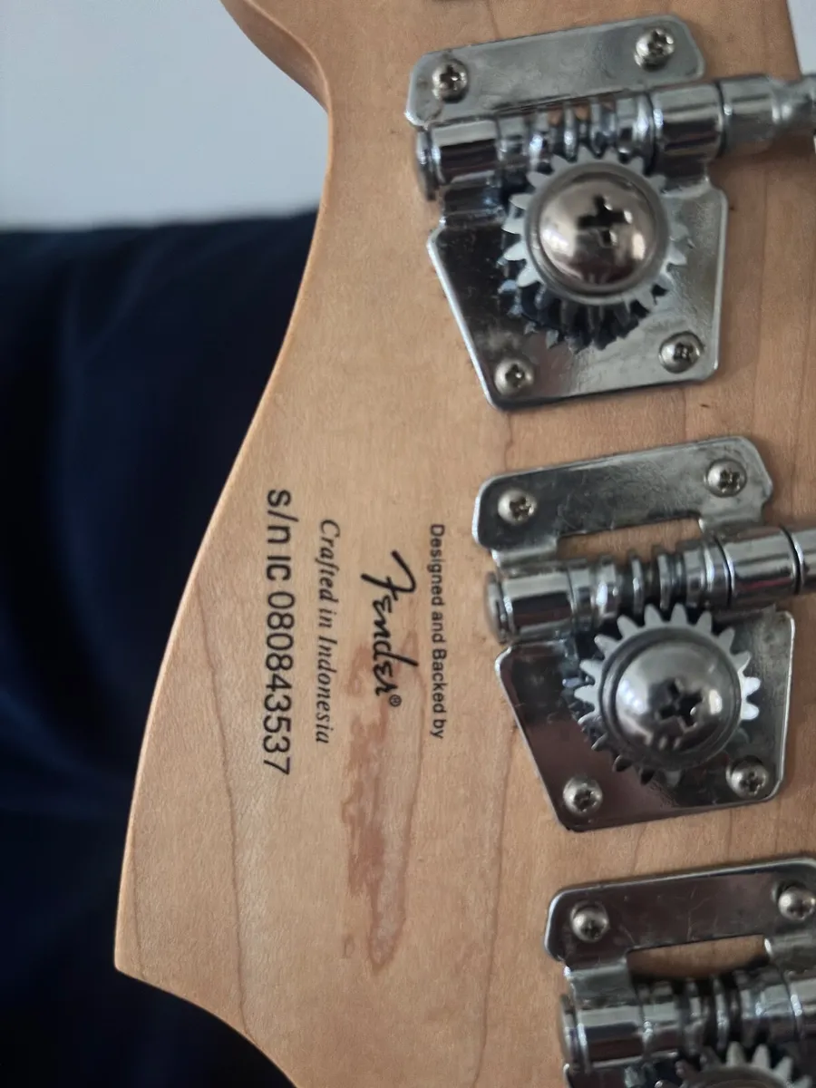 Squier Standard series Jazz Bass - Image 4