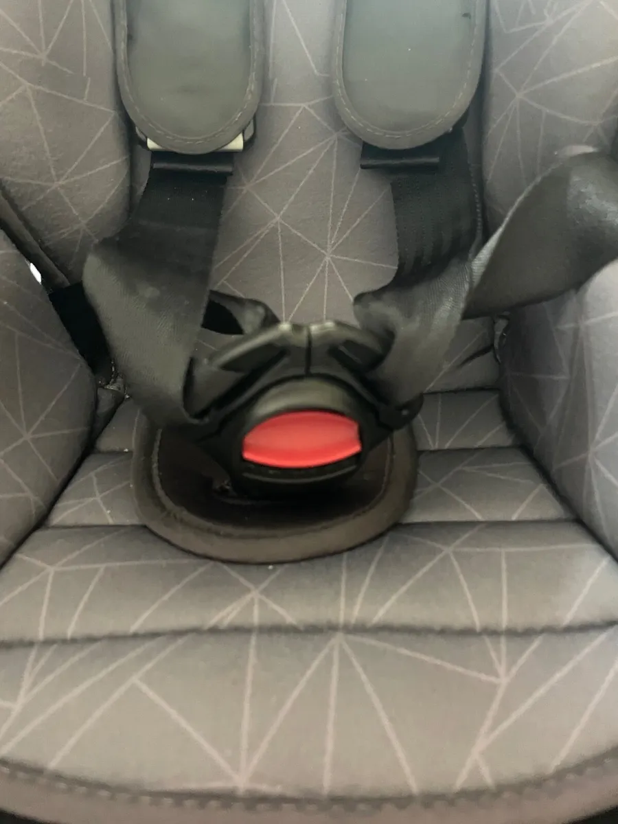 Baby car seat - Image 1