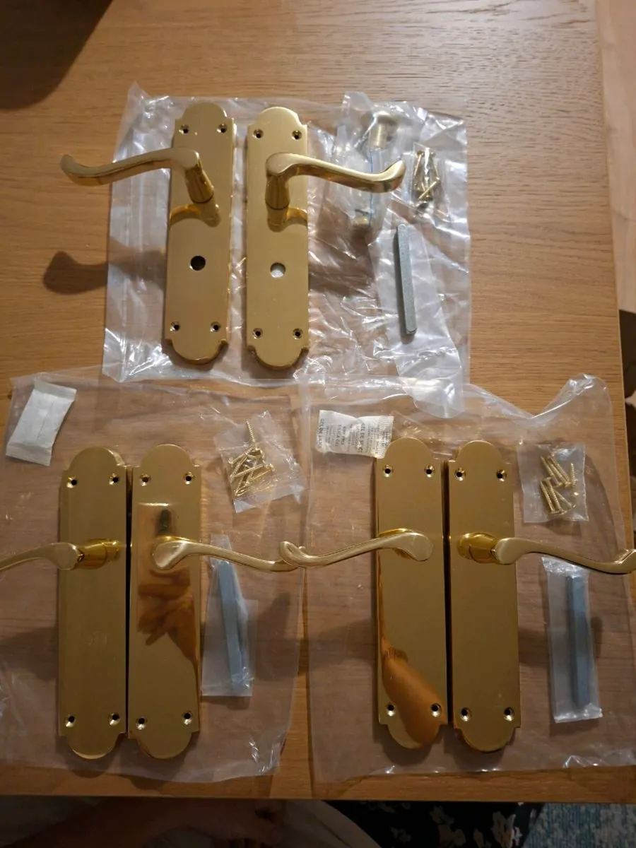 3 new polished brass door handle - Image 1