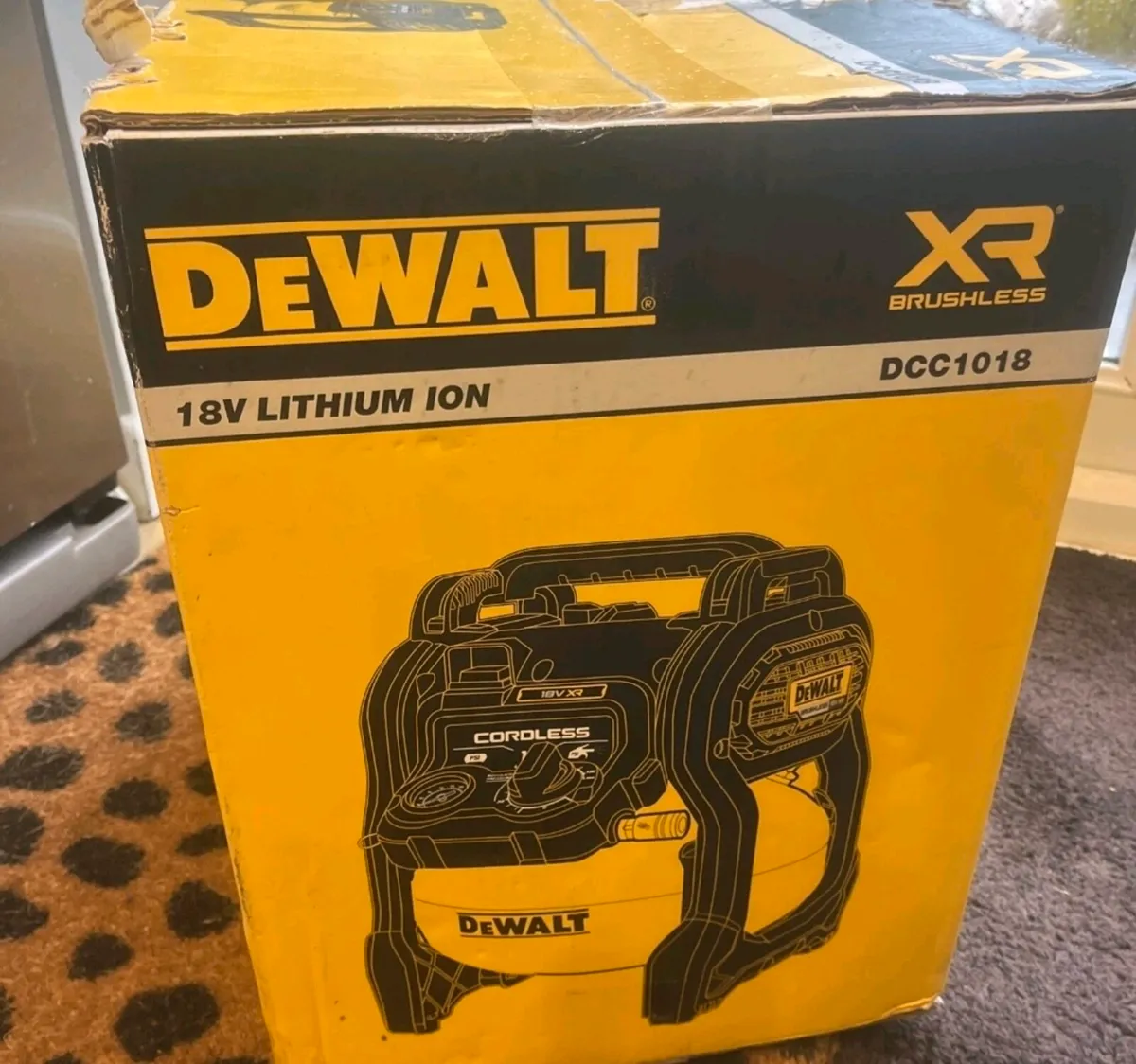 Dewalt Air Compressor & 54V 9AH Flexvolt Battery - Image 2