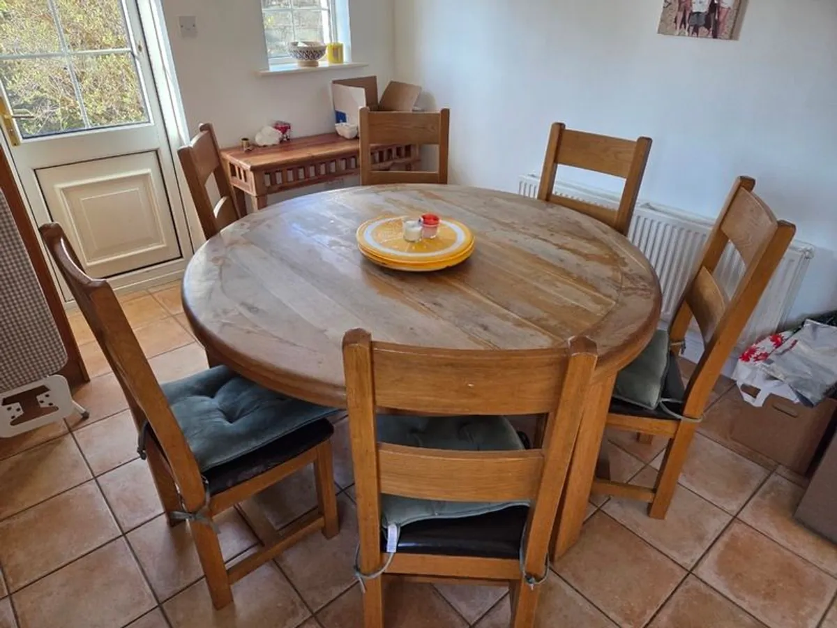 Kitchen table - Image 1