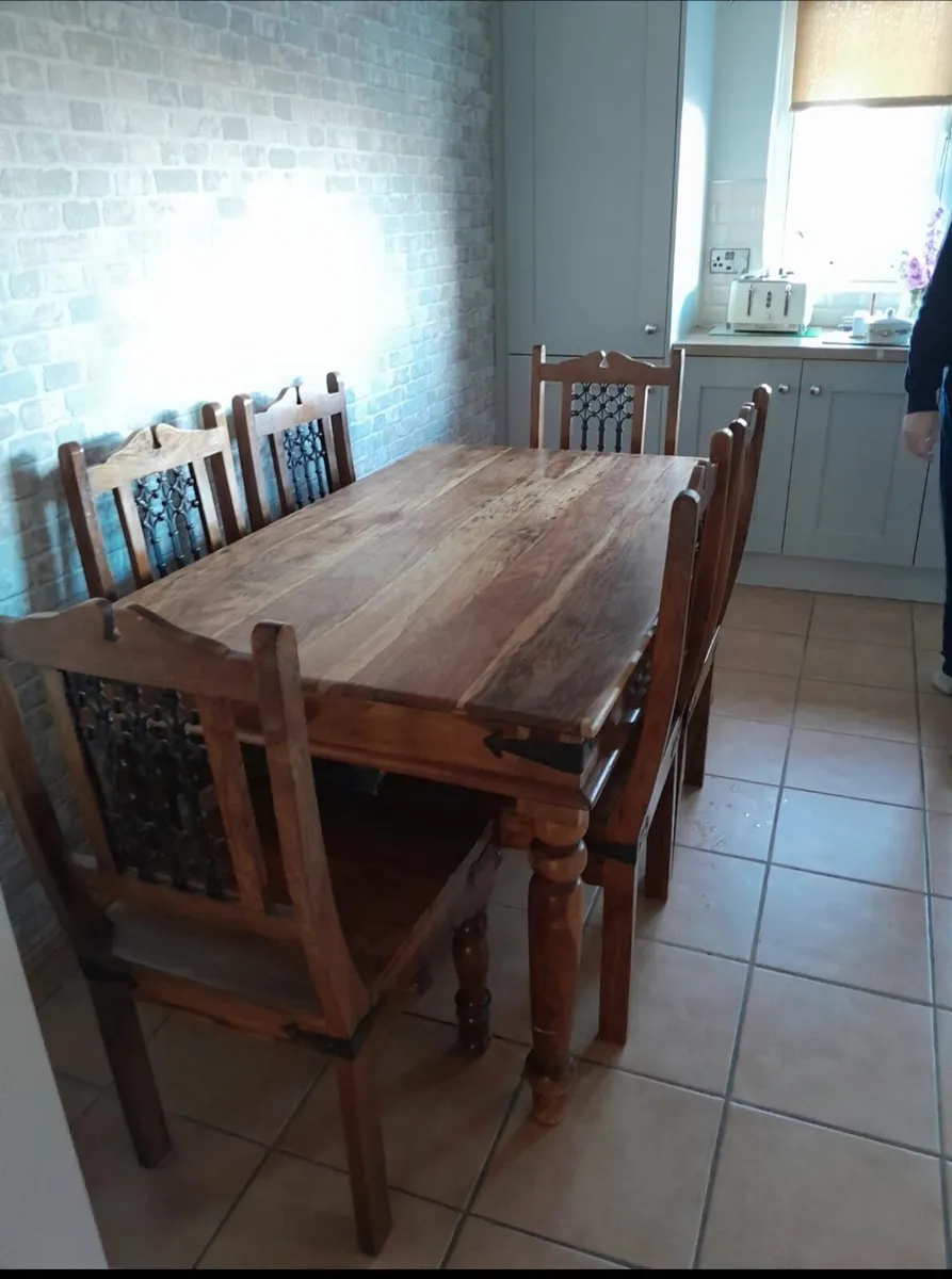 Table & Chairs - Image 2