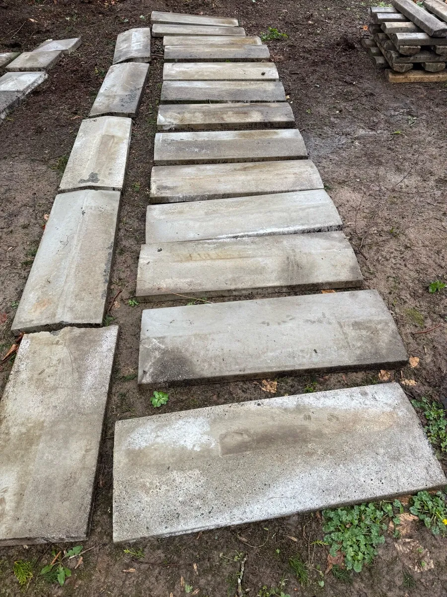 Wall/ Pier/ Caps/ Kerbs. - Image 1