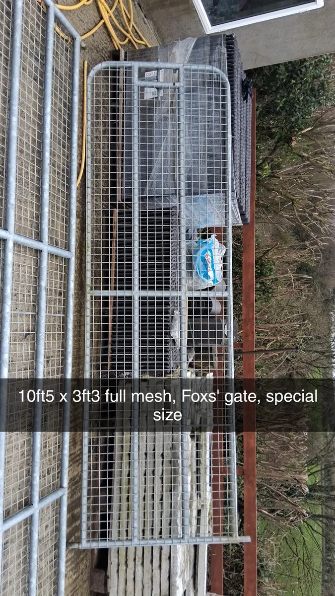 Fencing stakes and gates - Image 3