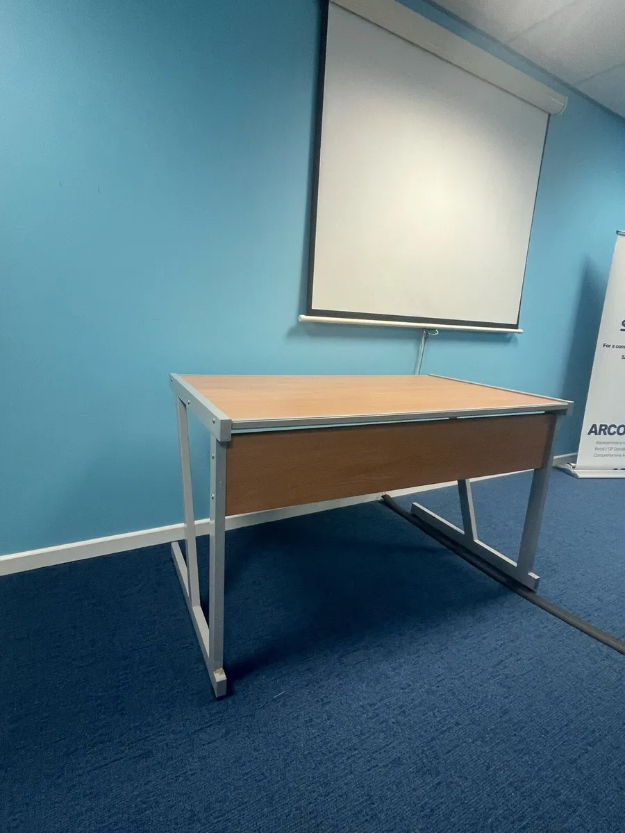 Pull down screen - Image 2