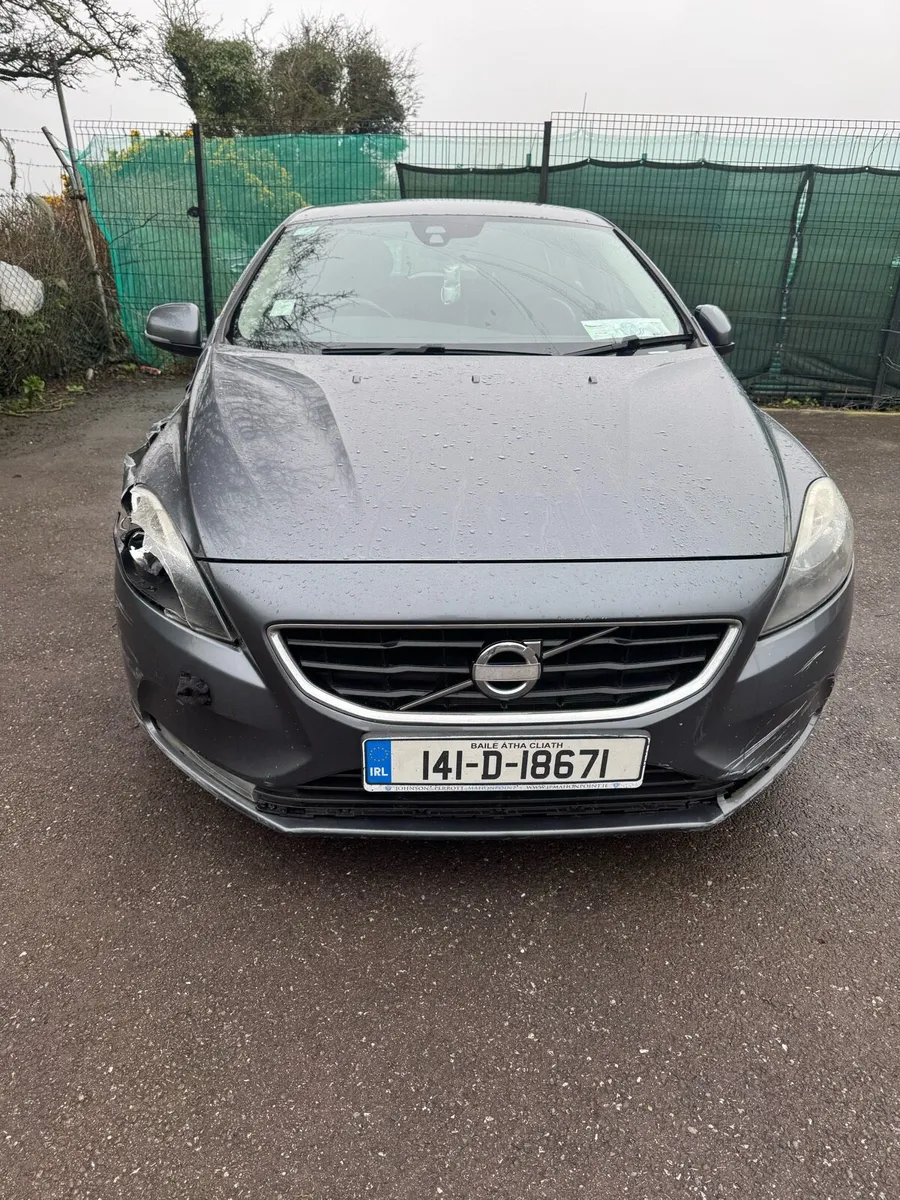 Volvo V40 - Image 1