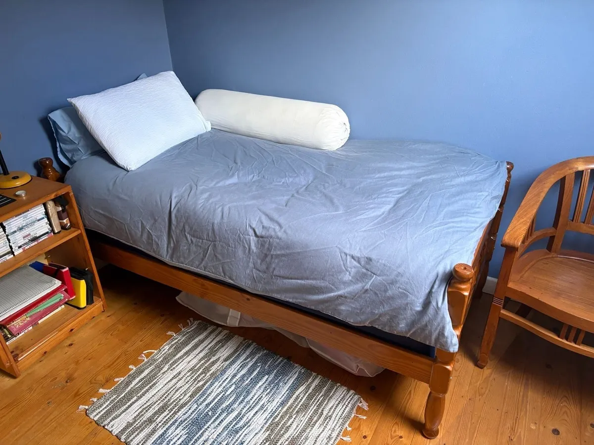 Single bed (wood) - Image 2