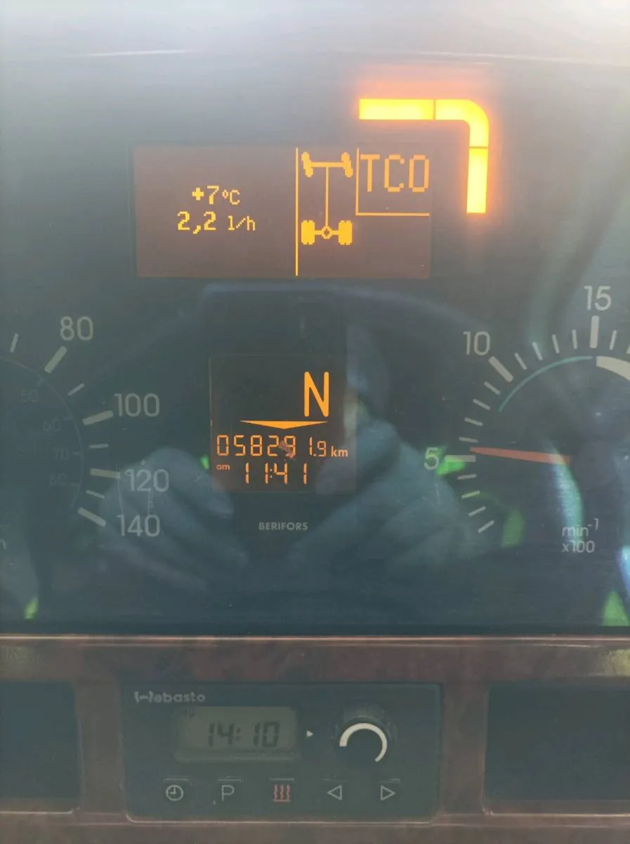 Mercedes Actros - Image 4