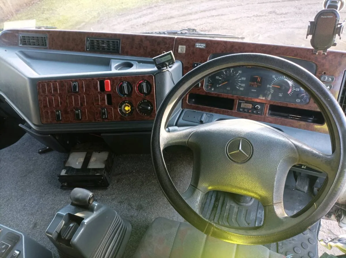 Mercedes Actros - Image 3