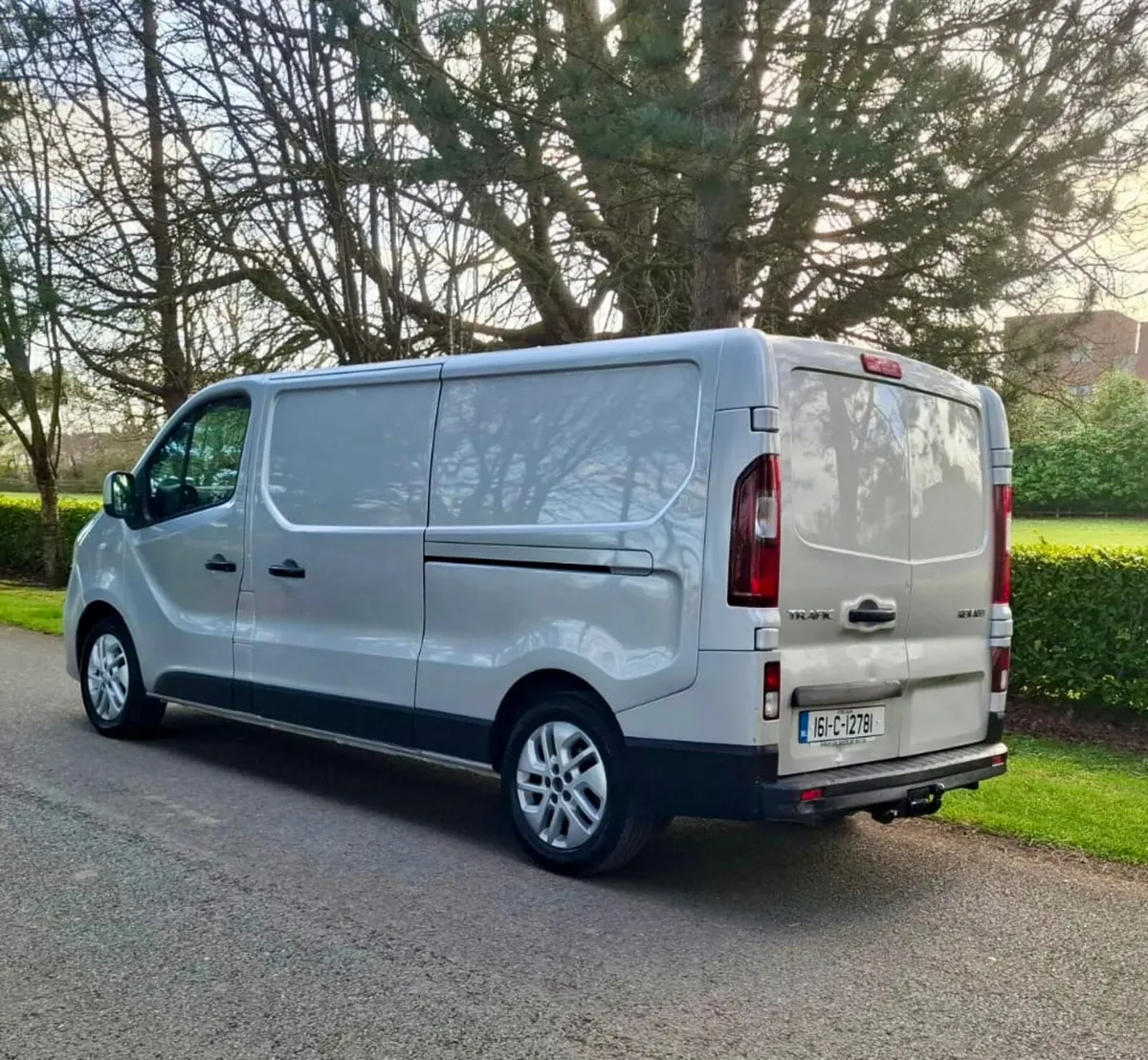 Renault Trafic 2016 DOE 3/27 - Image 2