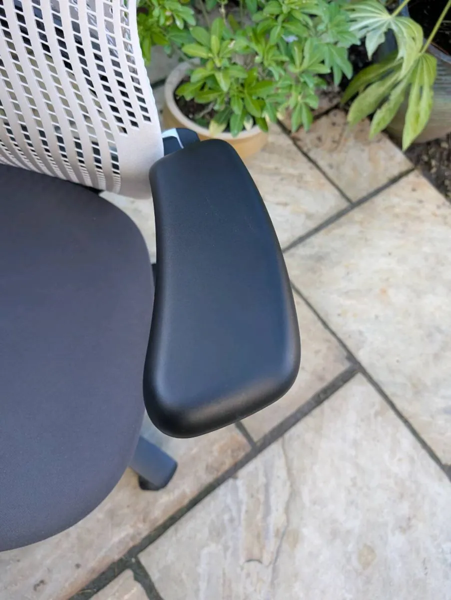 Ergonomic office chair - Image 4