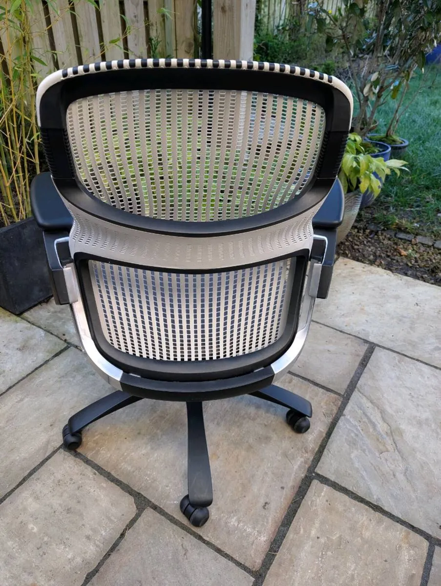 Ergonomic office chair - Image 3